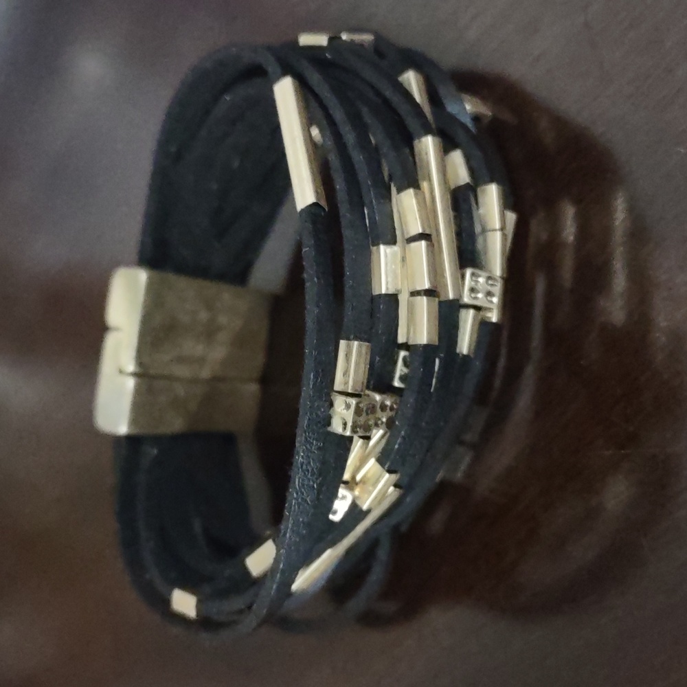 0559 Women's Black and Gold Beaded Wrap Bracelet with Magnetic Clasp
